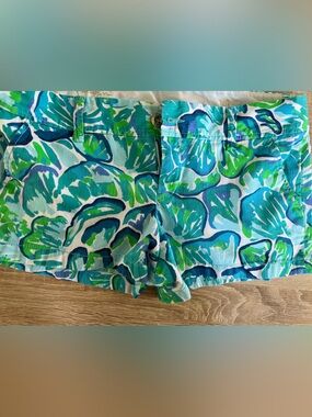 Lilly Pulitzer Blue Green Floral Print Women’s Shorts size 10